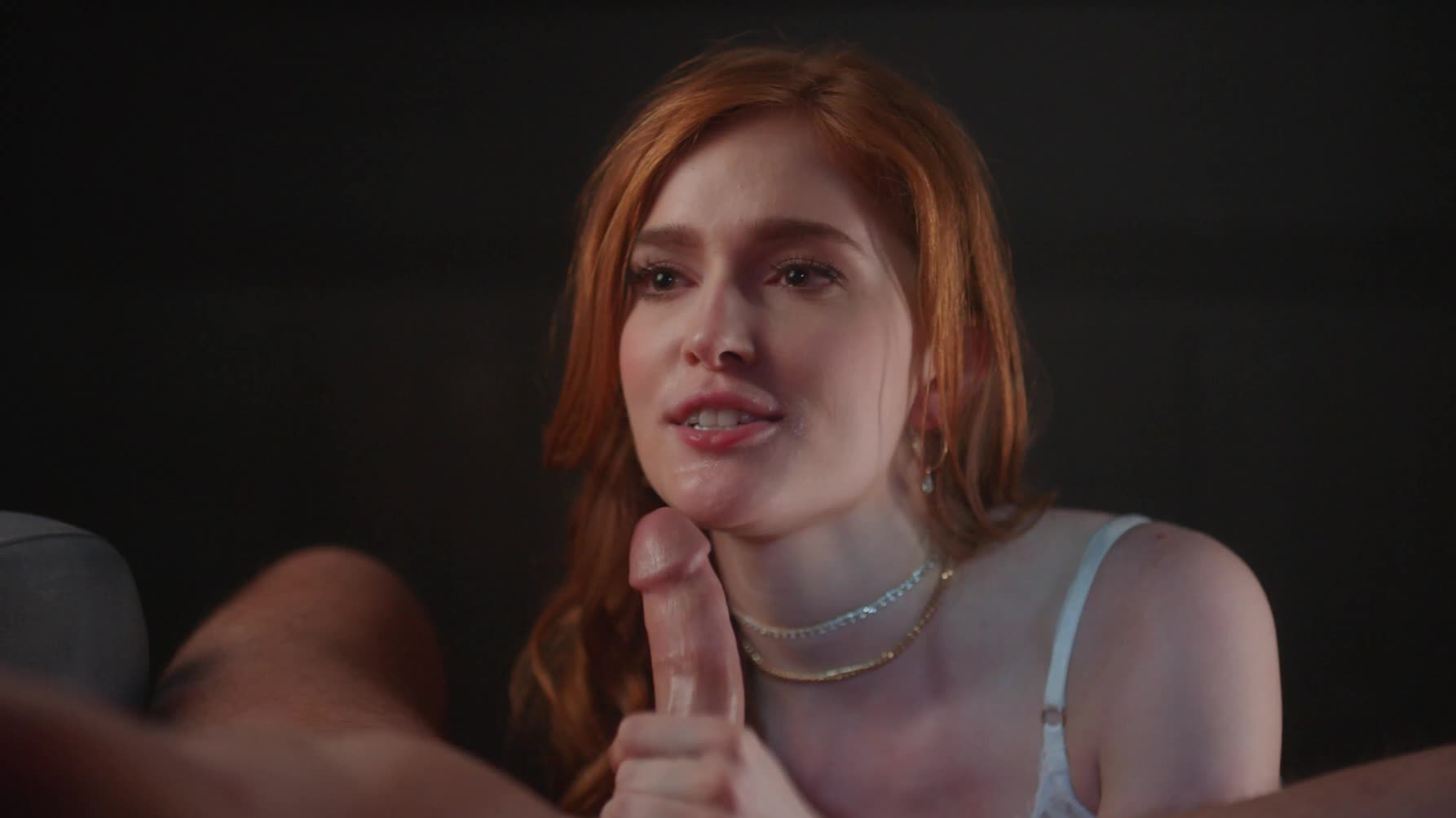 Рыжая Джиа Лисса сделала приятный подарок бойфренду перед поездкой в Париж